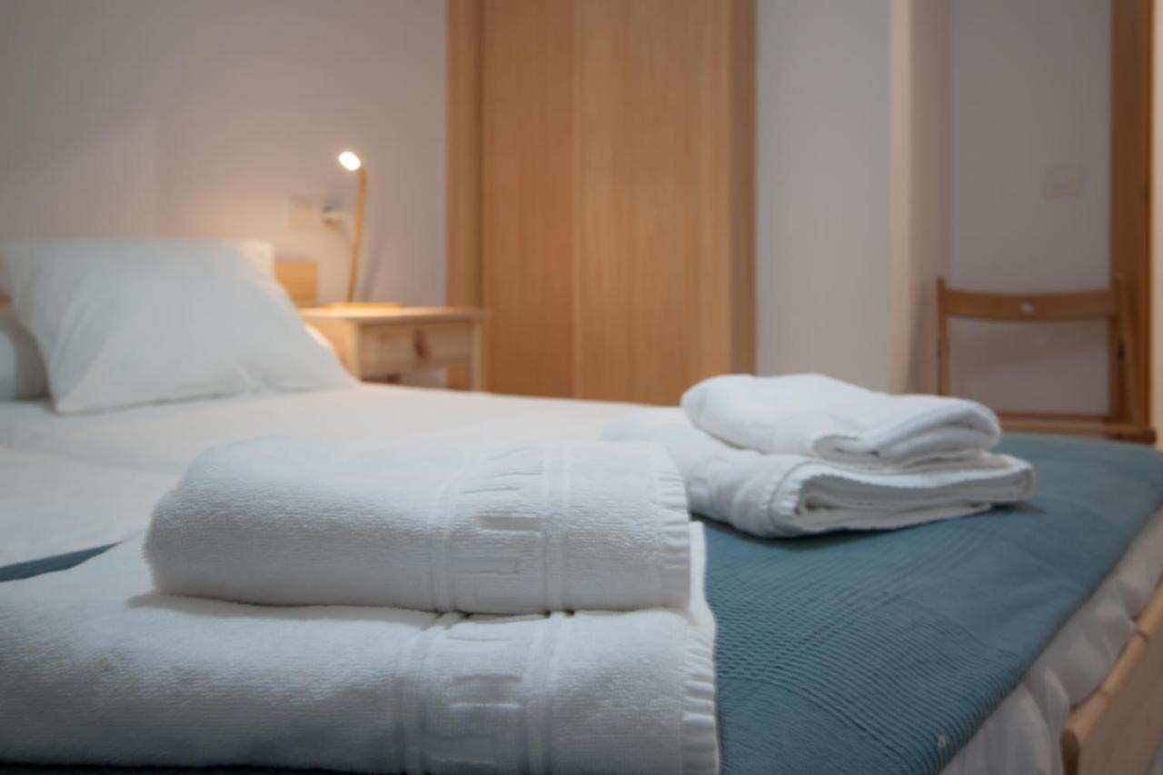 Esguil, Apartamento Con Piscina, A 3 Km De La Playa Vut-2995-As ยาเนส ภายนอก รูปภาพ